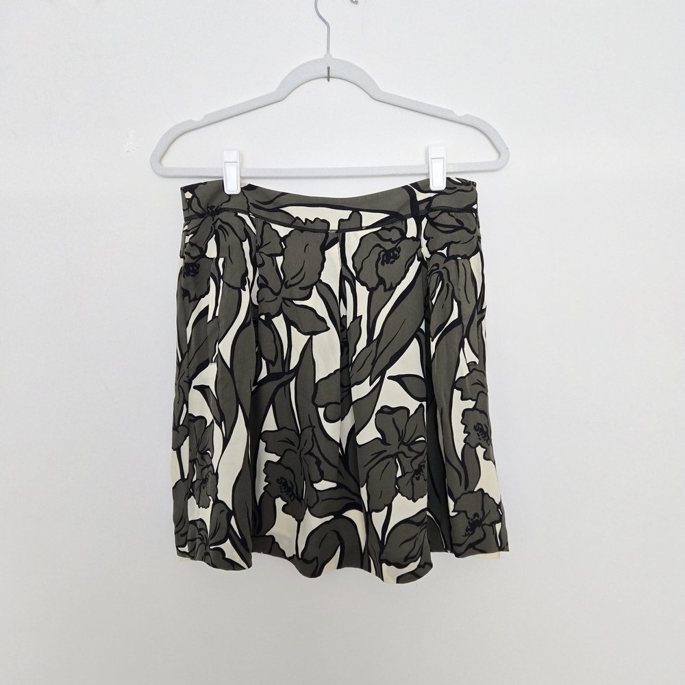 BCBG Max Azria Silk Skirt Green and Cream Floral Feminine Designer Peated | 4